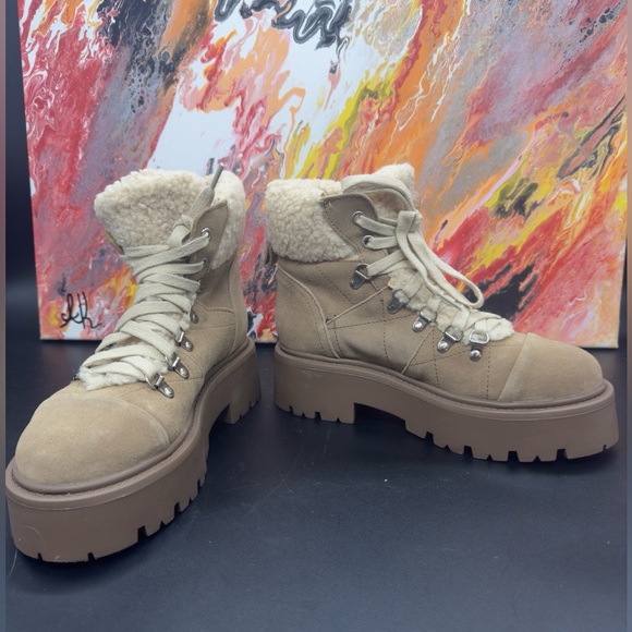 Steve Madden Reyen Platform Boot in Oatmeal Suede SZ7 - Picture 5 of 7